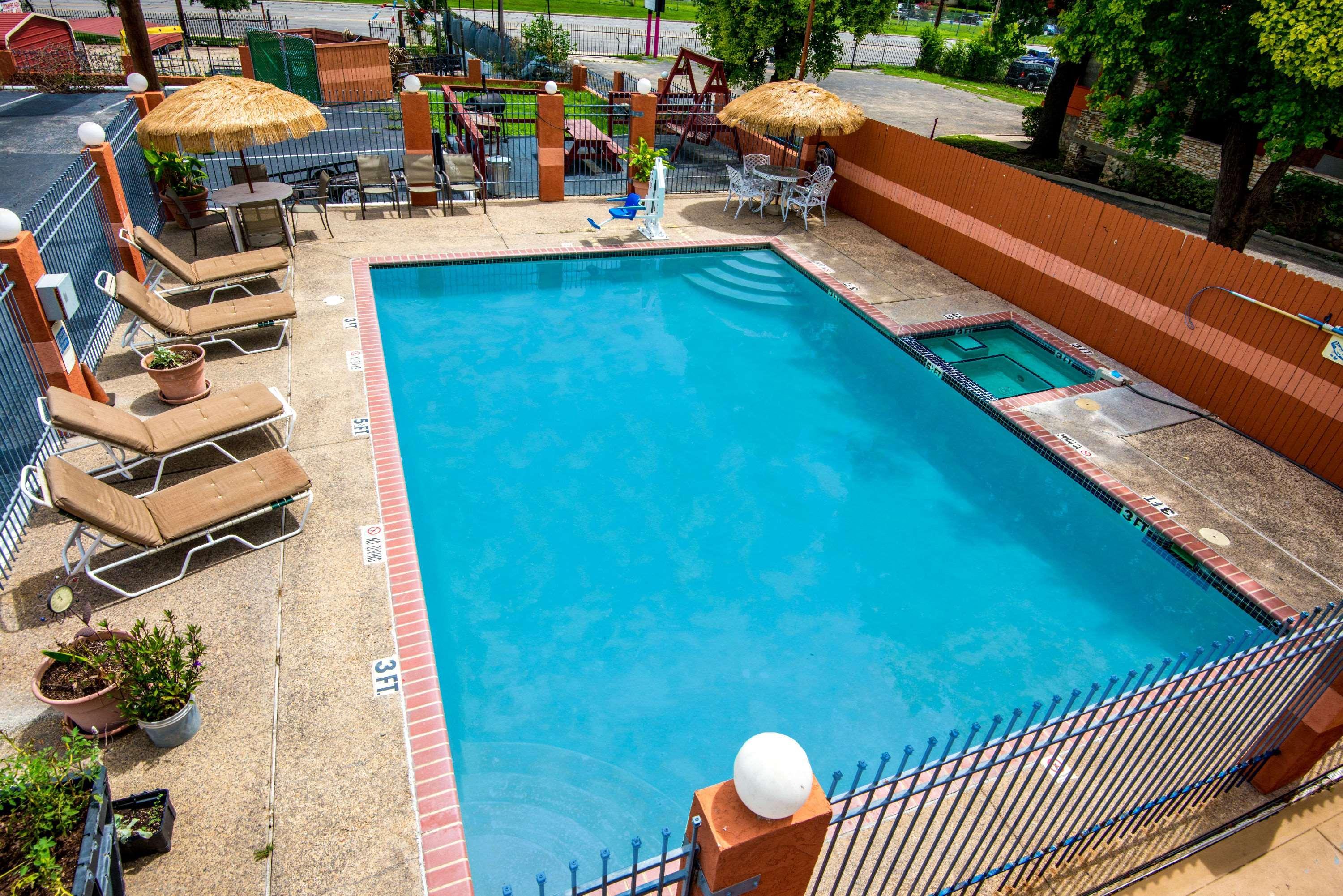 Econo Lodge Inn & Suites Near Lackland Afb San Antonio Exterior photo