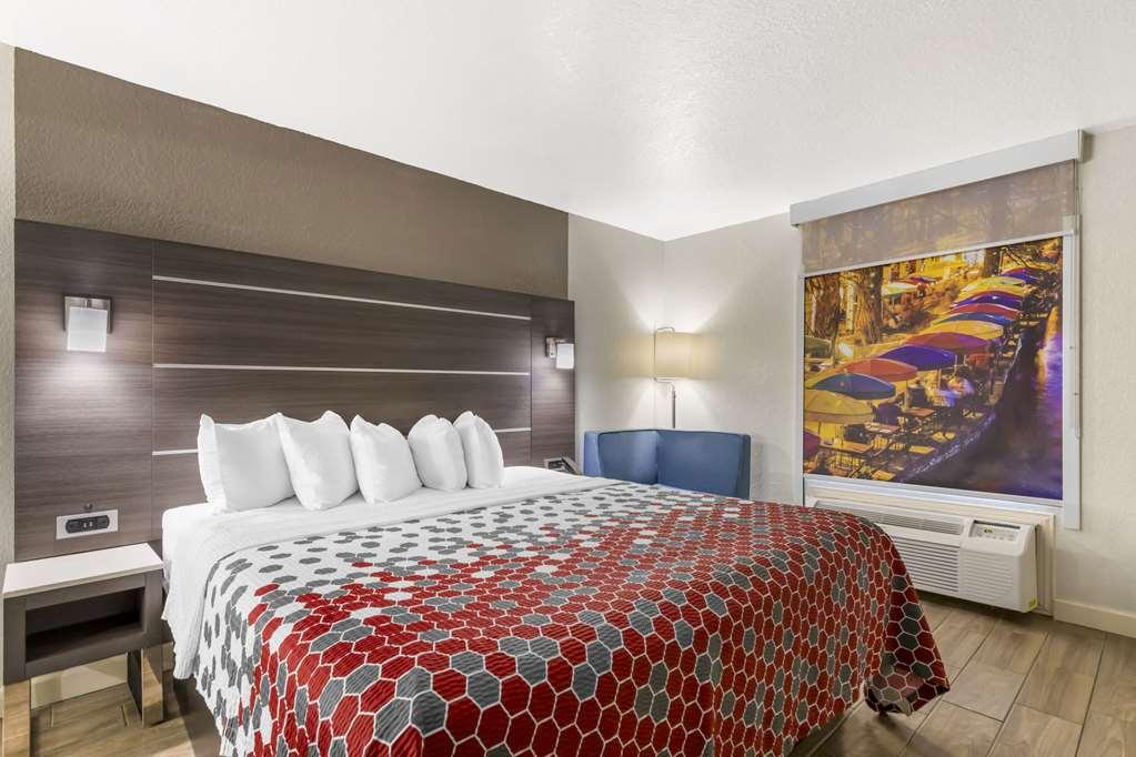 Econo Lodge Inn & Suites Near Lackland Afb San Antonio Room photo