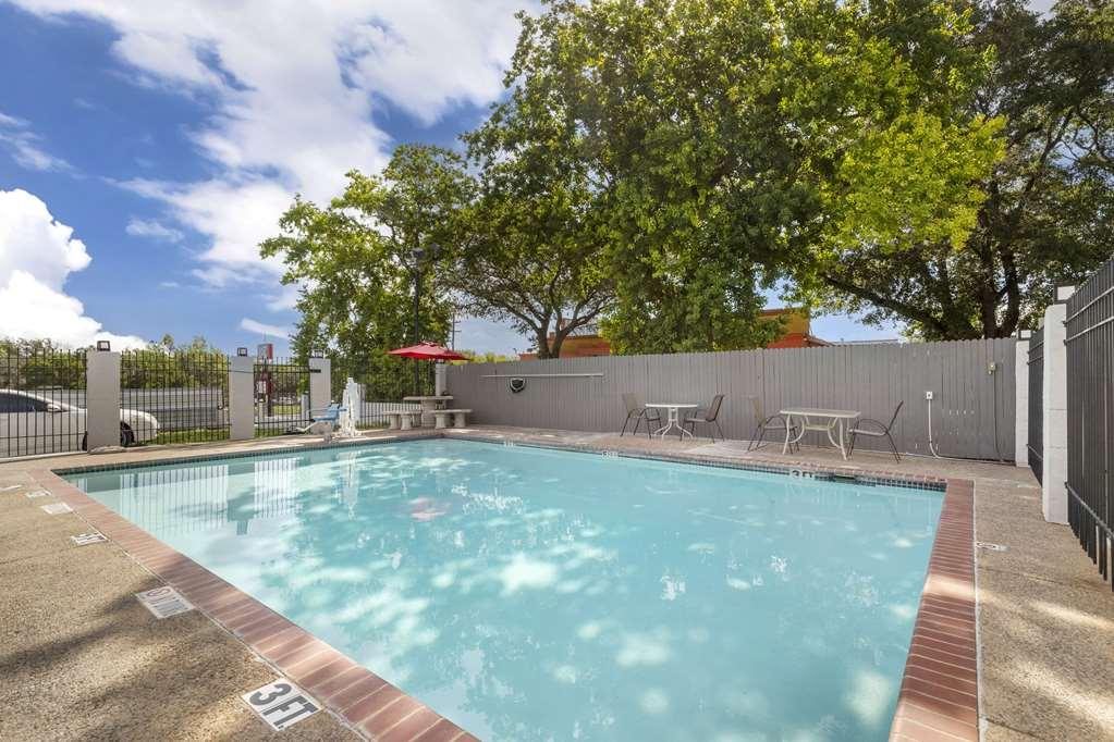 Econo Lodge Inn & Suites Near Lackland Afb San Antonio Facilities photo