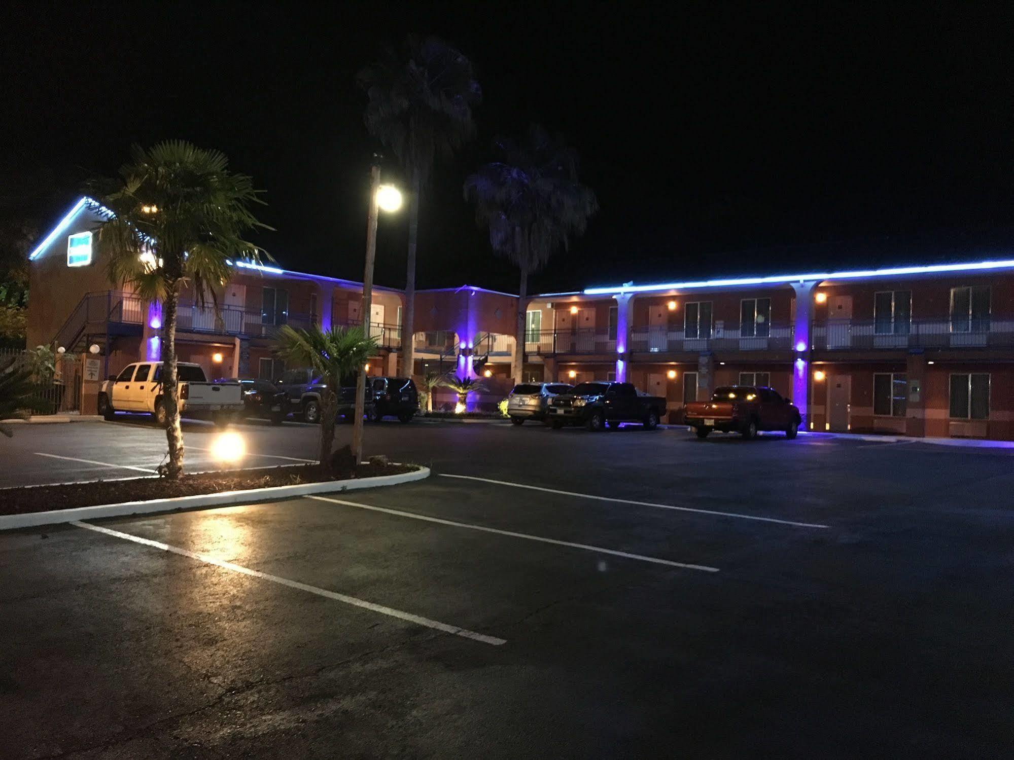 Econo Lodge Inn & Suites Near Lackland Afb San Antonio Exterior photo
